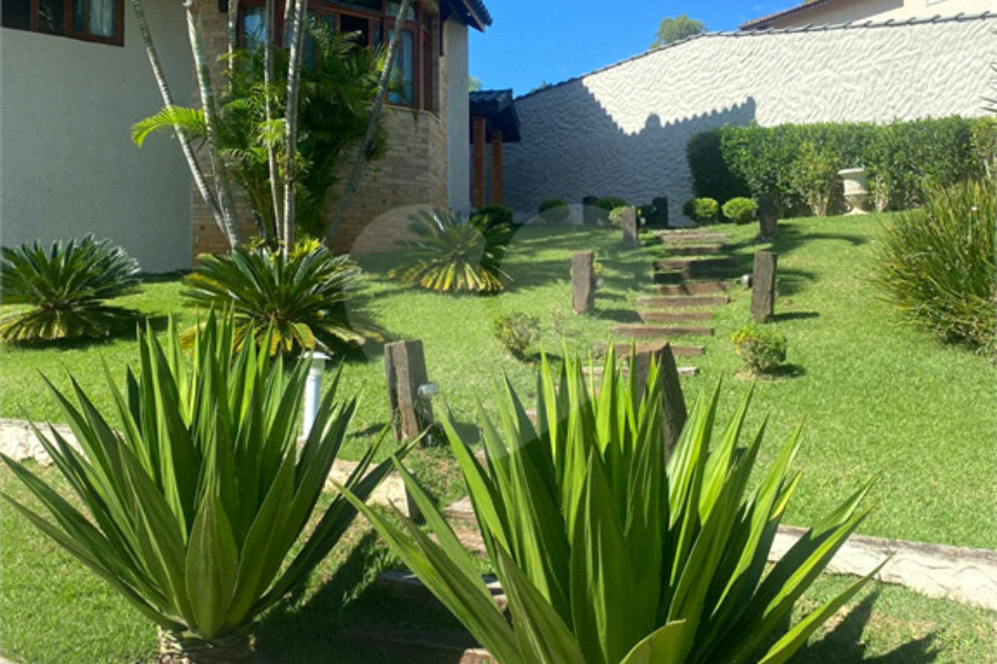 Casa à venda com 5 quartos, sendo 4 suítes, no condomínio Lago do Imperador, Mairiporã - SP