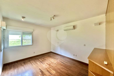 Casa à venda com 4 suítes no condomínio Recanto Impla, Carapicuíba - SP