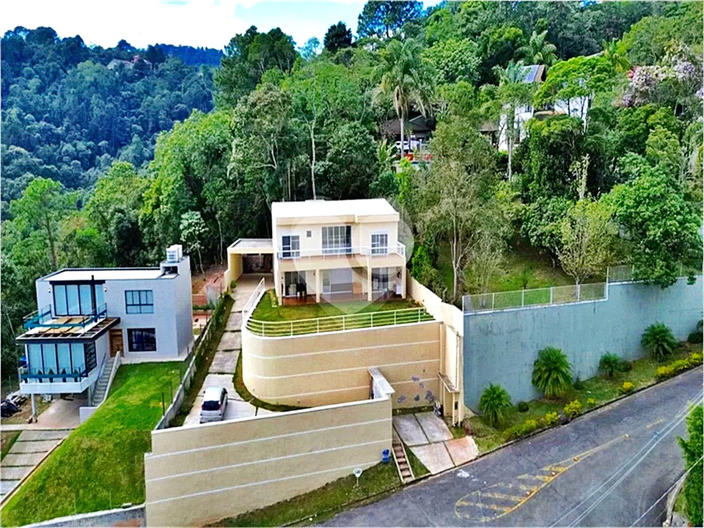 Casa à venda com 4 suítes no condomínio Alpes da Cantareira, Mairiporã - SP