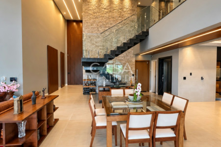 Casa nova no Saint Patrick com 926 m², 5 suítes, elevador e piscina aquecida, saúna em Sorocaba