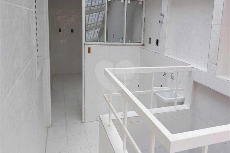 Sobrado à venda com 3 quartos, sendo 2 suítes, em Vila Paulicéia, São Paulo, SP