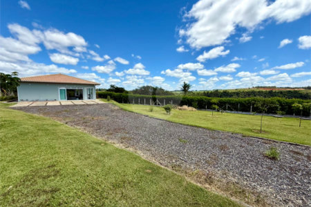 Casa à venda com 2 suítes em Loteamento de Chácaras Arumã, Sarapuí, SP