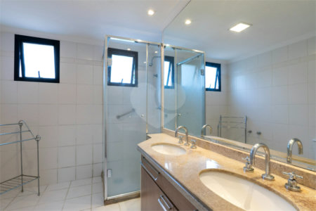 Apartamento à venda com 3 suítes em Vila Suzana, São Paulo, SP