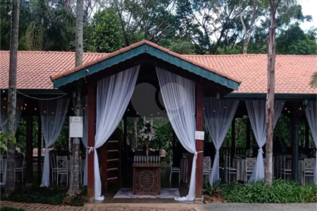 Chácara à venda com 10 quartos, sendo 2 suítes, em Mombaça, São Roque, SP