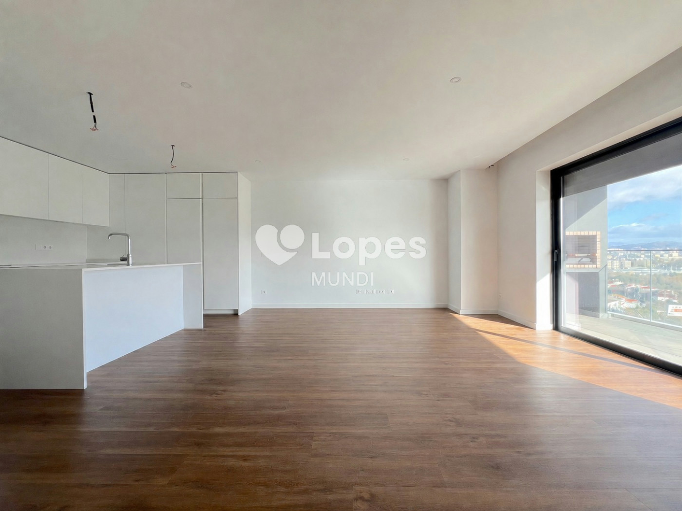 Apartamento T3 à venda em Águas Santas, Maia, Portugal – Varanda e garagem