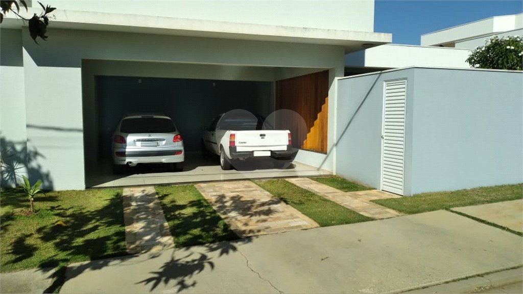 Casa à venda com 3 suítes no condomínio Damha III, São Carlos - SP