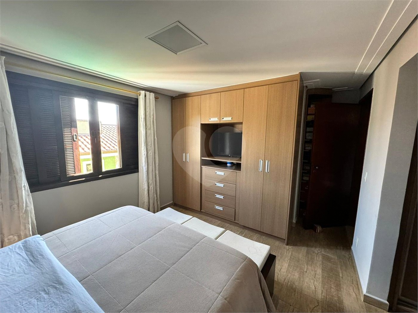 Casa à venda com 3 quartos, sendo 1 suíte, no condomínio Residencial Jardim das Flores 1510, Cotia - SP