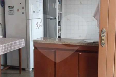 Sobrado à venda com 8 quartos em Jardim São Luís, São Paulo, SP