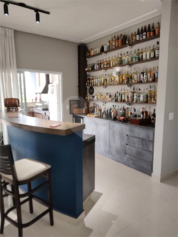 Casa à venda com 4 quartos, sendo 2 suítes, no condomínio Residencial Villaggio Paradiso, Itatiba - SP