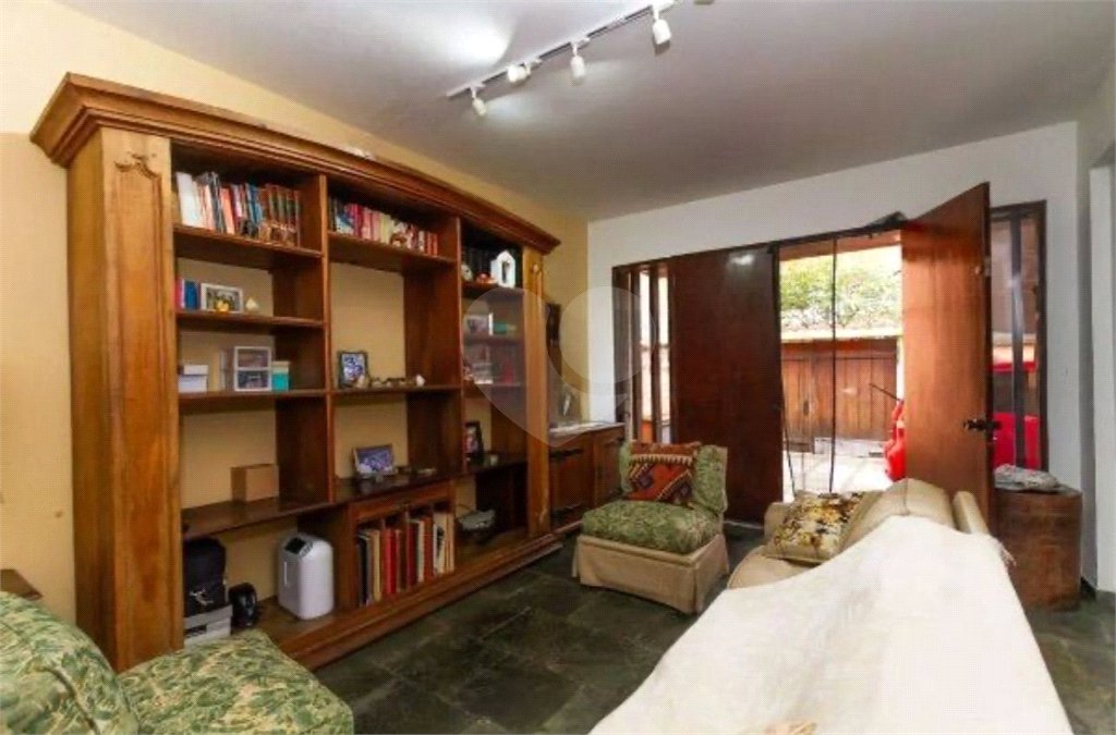 Casa à venda com 4 quartos, sendo 2 suítes,  em Jardim Paulista, São Paulo, SP