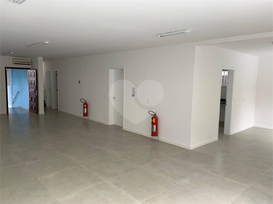 Sobrado à venda ou para alugar com 7 quartos, sendo 3 suítes, em Vila Mariana, São Paulo, SP