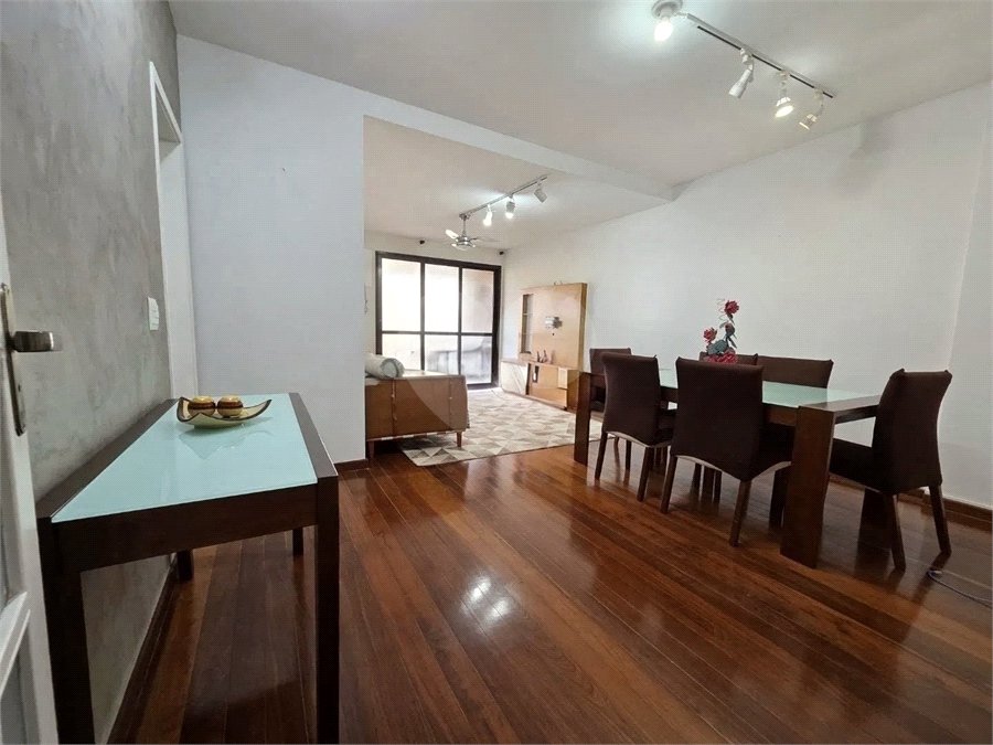 Apartamento à venda com 2 quartos, sendo 1 suíte,  em Laranjeiras, Rio de Janeiro, RJ