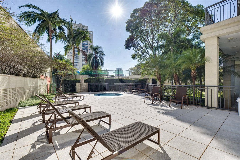 Apartamento à venda com 3 quartos, sendo 1 suíte, em Santo Amaro, São Paulo, SP