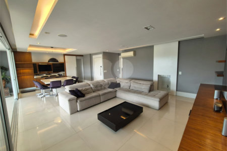 Apartamento à venda com 3 suítes em Campo Belo, São Paulo, SP