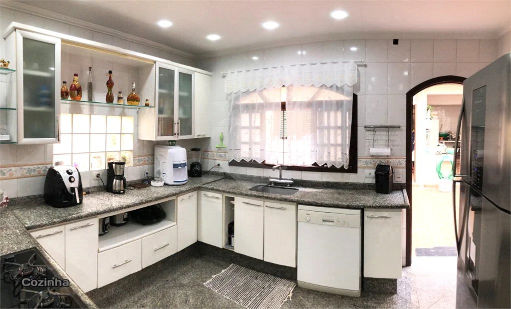 Sobrado à venda com 4 suítes em Tremembé, São Paulo, SP