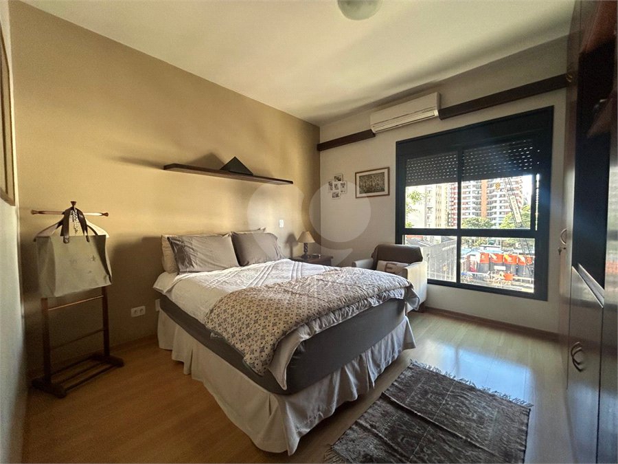 Apartamento à venda com 4 quartos, sendo 2 suítes, em Pinheiros, São Paulo, SP
