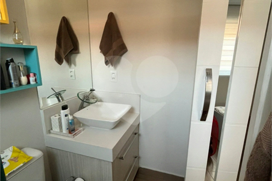 Casa à venda com 3 quartos, sendo 1 suíte, no condomínio Vila Siqueira, São Paulo - SP