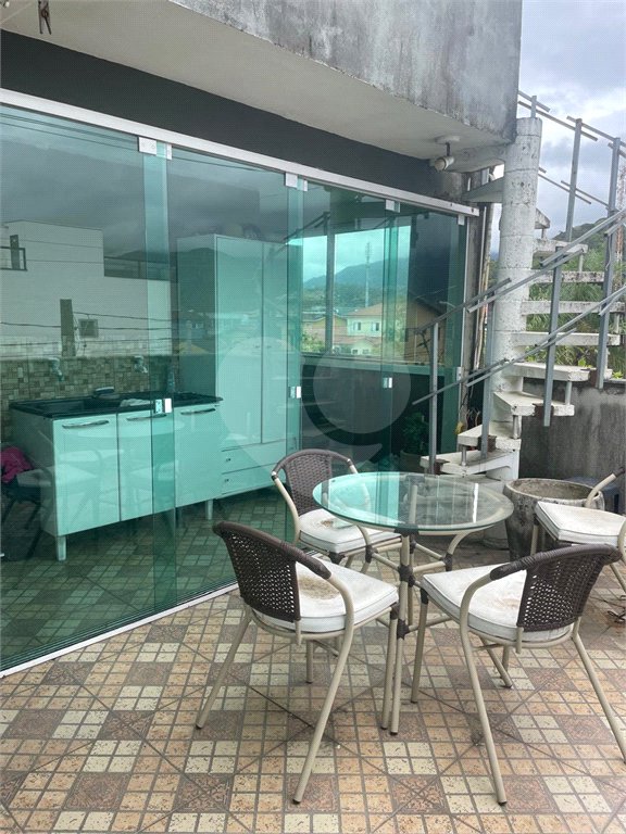 Sobrado à venda com 2 quartos, sendo 1 suíte, em Estância Balneária Hawai, Caraguatatuba, SP