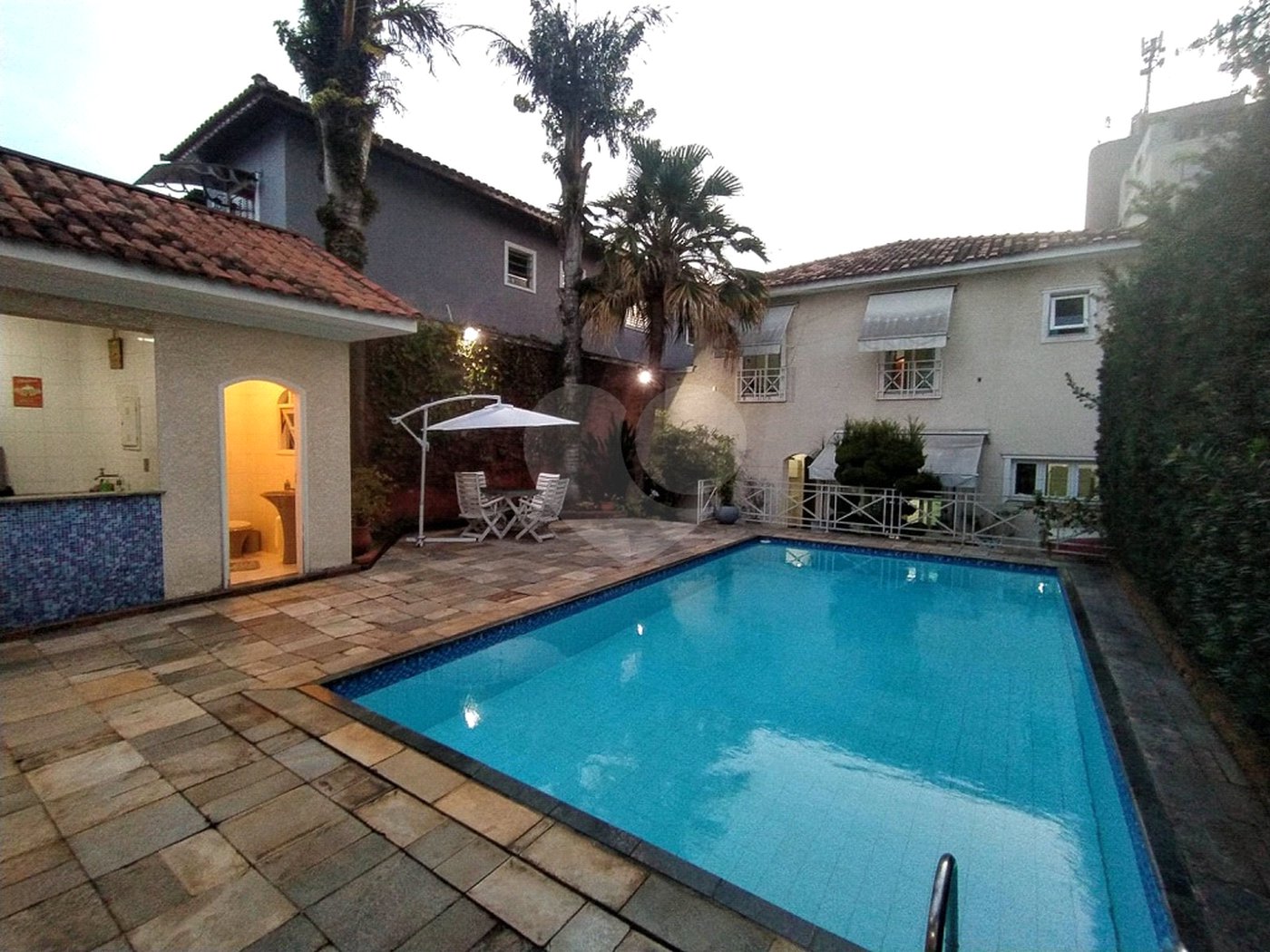Sobrado à venda com 4 quartos, sendo 2 suítes, em Vila Paulicéia, São Paulo, SP