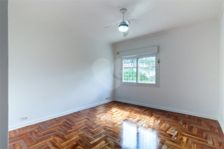 Sobrado à venda com 4 quartos, sendo 2 suítes, em Alto de Pinheiros, São Paulo, SP