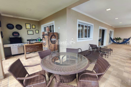 Casa à venda com 6 suítes no condomínio Portal Ouro Verde, Atibaia - SP