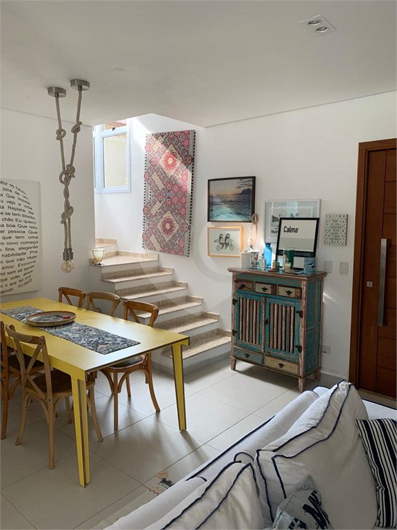 Casa à venda com 4 quartos, sendo 3 suítes, no condomínio Residencial Vila Esmeralda, São Sebastião - SP