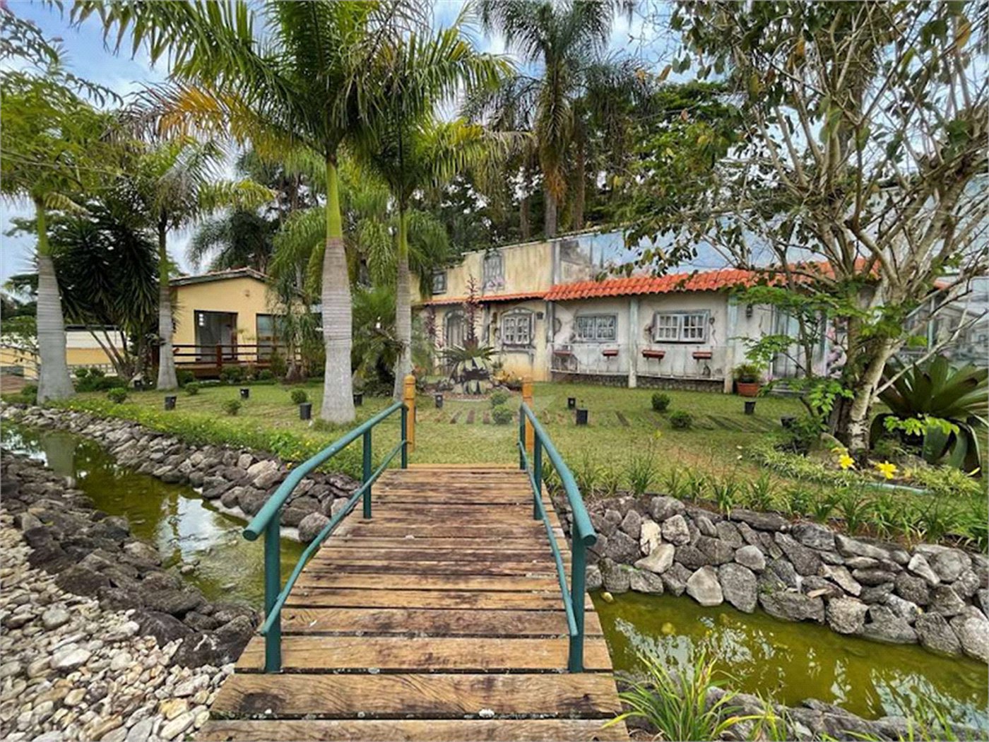 Casa à venda com 4 suítes no condomínio Miollo da Granja, Cotia - SP