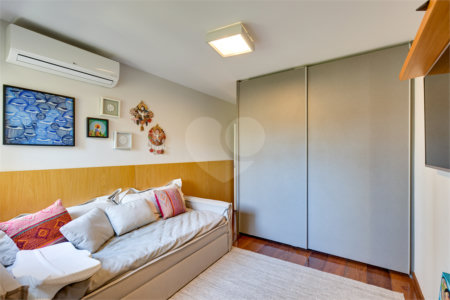 Apartamento à venda com 4 quartos, sendo 3 suítes, em Alto da Boa Vista, São Paulo, SP