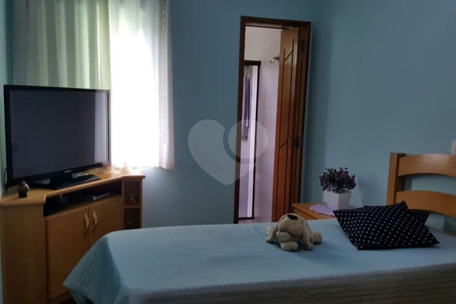 Casa à venda com 3 suítes no condomínio Village, São Paulo - SP