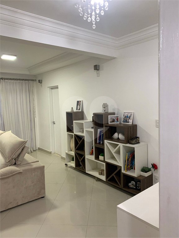 Sobrado à venda com 3 quartos, sendo 1 suíte, em Residencial Novo Horizonte I, Mogi das Cruzes, SP