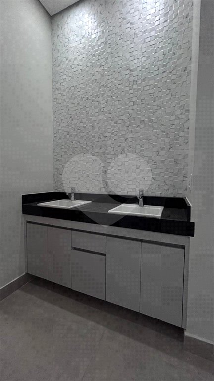Casa à venda com 4 quartos, sendo 3 suítes, no condomínio Residencial Mont'alcino, Valinhos - SP