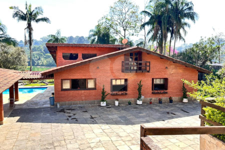 Casa à venda com 8 quartos, sendo 4 suítes, em Eldorado, Diadema, SP
