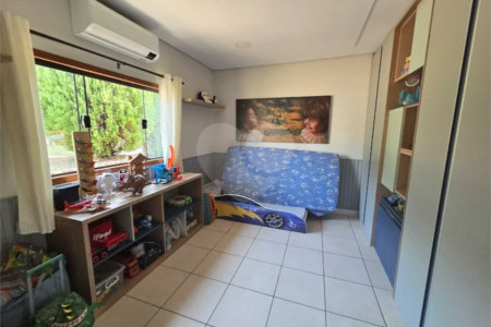 Casa com 3 dormitórios e piscina no Condomínio Cafezal VI em Itupeva SP