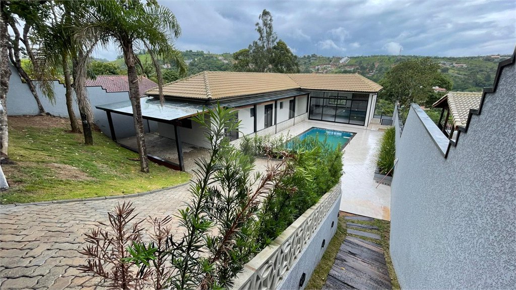 Casa térrea encantadora - Terreno 544m² (17 x 32m), com 198m² no Bairro Estância Brasil - Atibaia