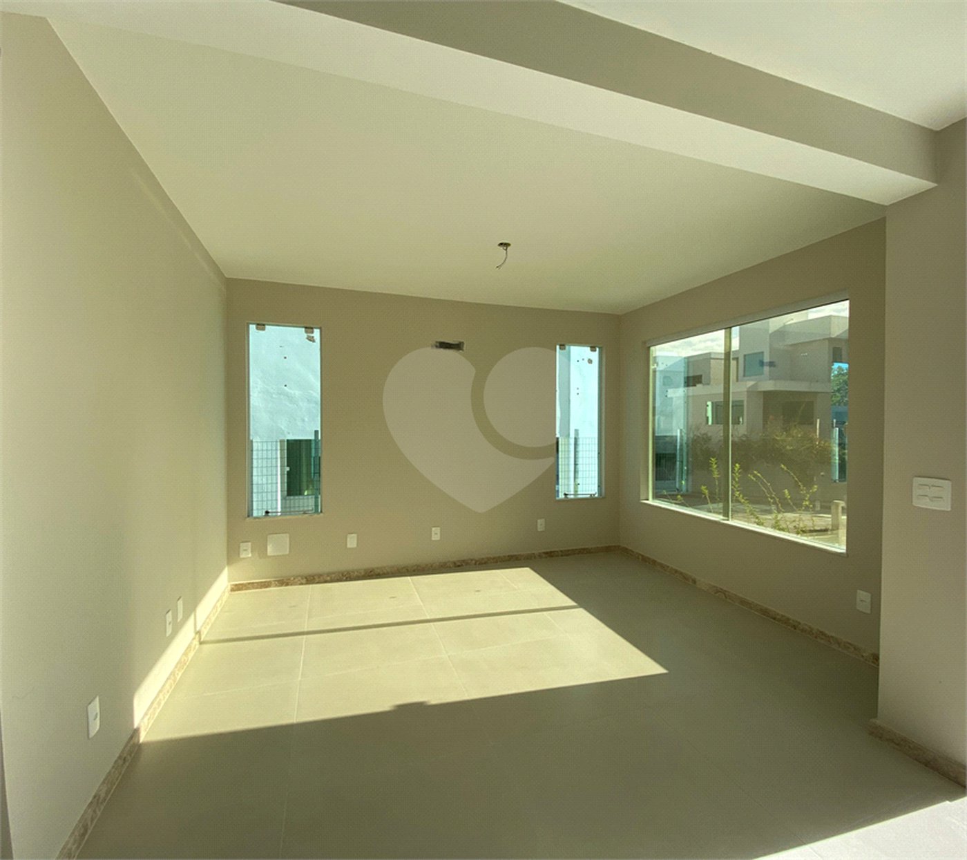 Casa à venda com 4 quartos, sendo 3 suítes, em Orla Norte, Porto Seguro, BA