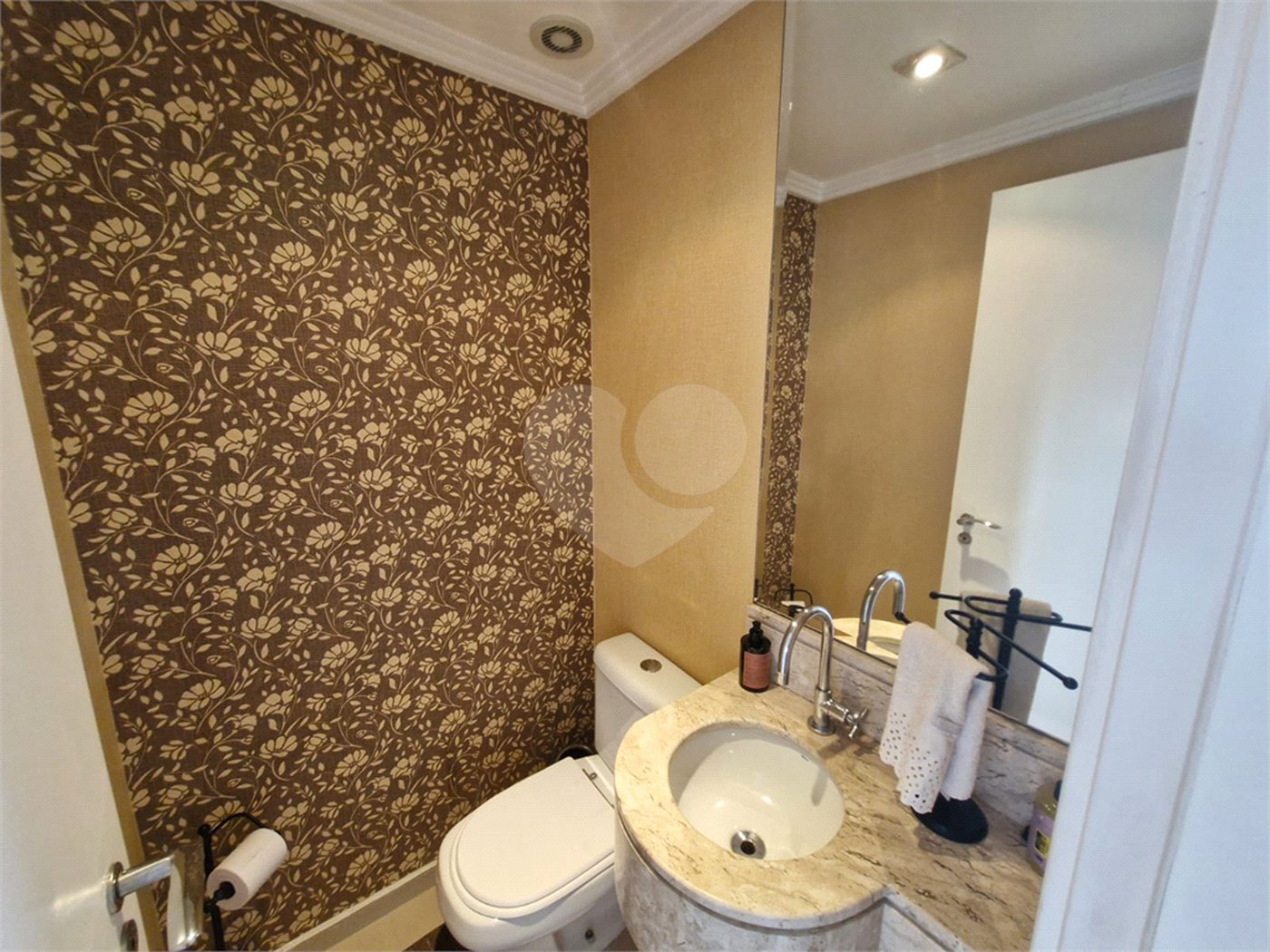 Apartamento à venda ou para alugar com 4 quartos, sendo 3 suítes, em Santa Teresinha, São Paulo, SP