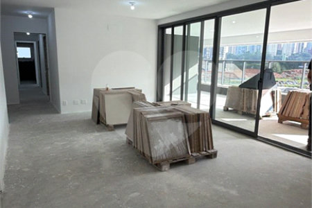 Apartamento à venda com 4 suítes em Vila Cordeiro, São Paulo, SP
