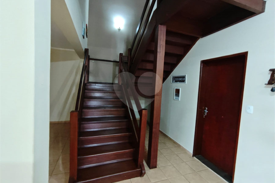Casa à venda com 4 quartos, sendo 2 suítes,  em Country Residencial Felix, Bom Jesus dos Perdões, SP