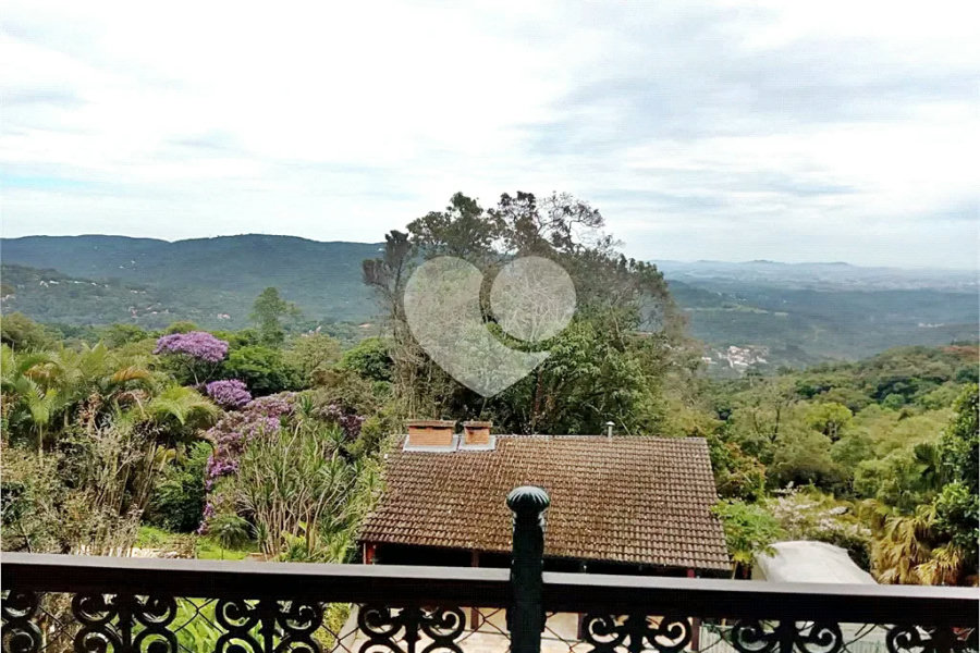 Casa à venda com 5 quartos, sendo 4 suítes, em Roseira, Mairiporã, SP