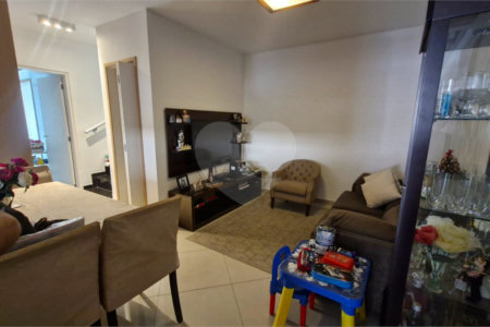 Sobrado à venda com 2 suítes em Vila Constança, São Paulo, SP