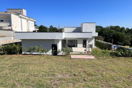 Casa à venda com 4 suítes no condomínio Village Saint Charbel, Araçoiaba da Serra - SP