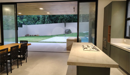 Casa à venda ou para alugar com 4 suítes no condomínio Panorama, Atibaia - SP
