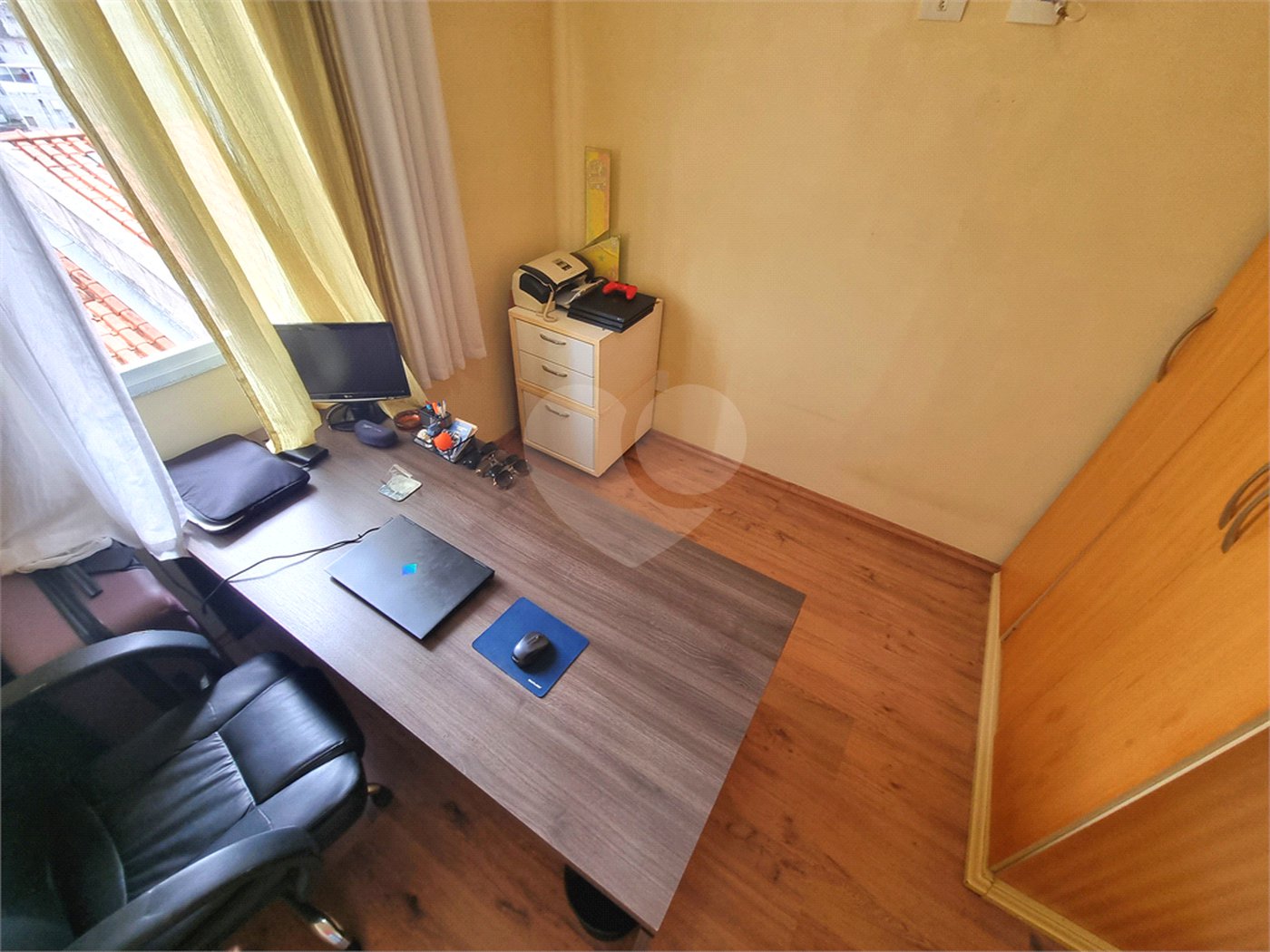 Casa à venda com 3 quartos, sendo 1 suíte, no condomínio Village St. Louis, São Paulo - SP