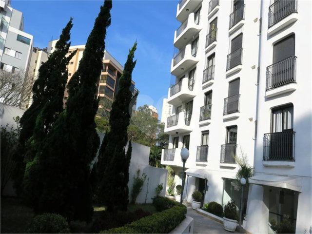 Apartamento à venda com 4 quartos, sendo 2 suítes,  em Morumbi, São Paulo, SP