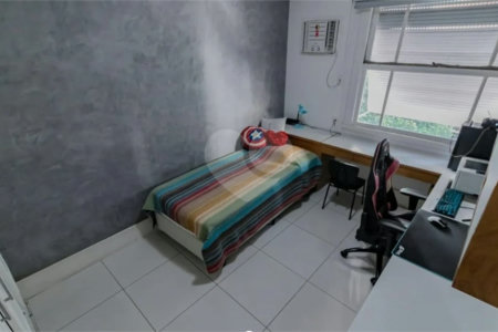 Apartamento à venda com 4 quartos, sendo 1 suíte,  em Copacabana, Rio de Janeiro, RJ