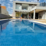 Casa à venda ou para alugar com 4 suítes no condomínio Figueira Garden, Atibaia - SP