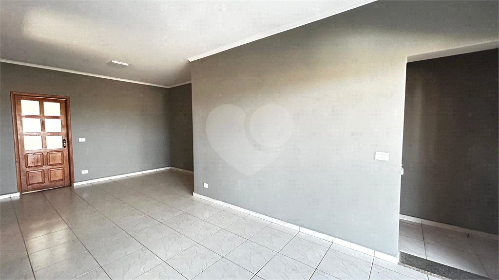 Apartamento à venda com 3 quartos, sendo 1 suíte, no Centro, Três Lagoas, MS