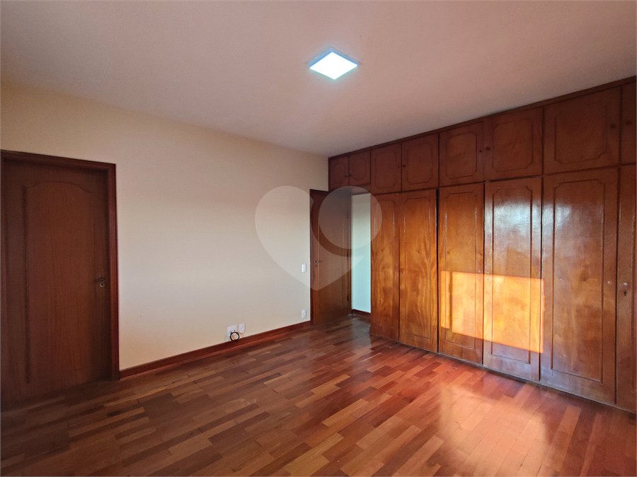 Casa à venda ou para alugar com 5 quartos, sendo 3 suítes, em Vila Maria, Itapetininga, SP