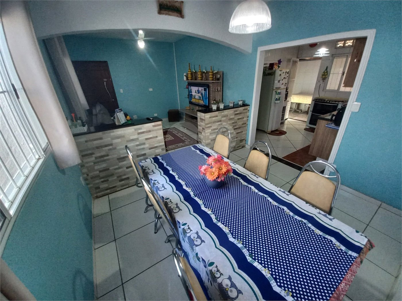 Casa Térrea com 3 dormitórios, sendo 1 suíte.