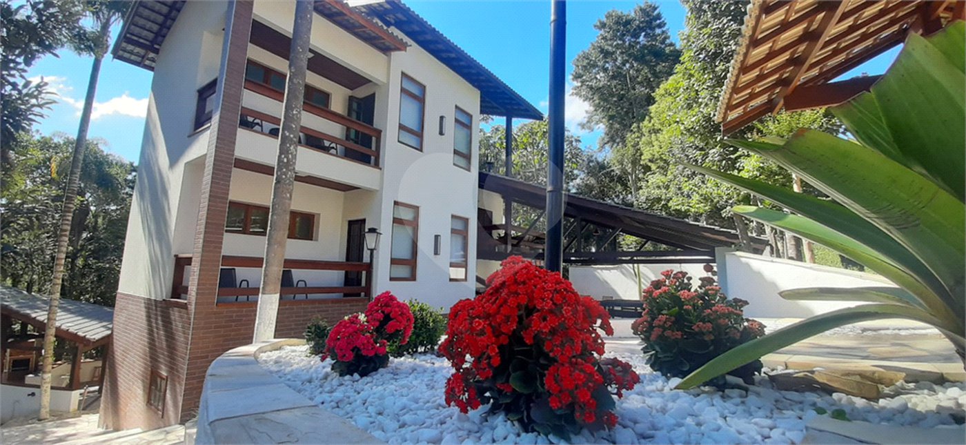 Sobrado à venda com 5 quartos, sendo 3 suítes, em Serra da Cantareira, Mairiporã, SP